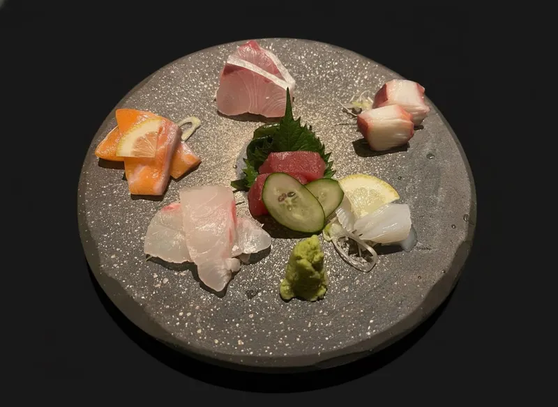 刺身6種  (1人前は1切れずつになってます)