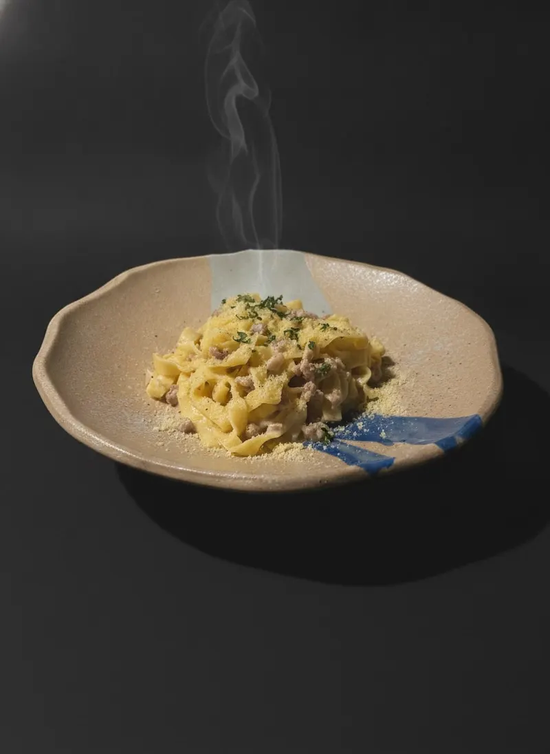 白いミートソースのパスタ
