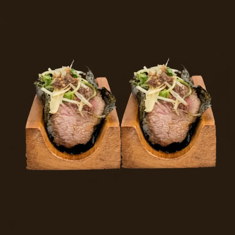 ローストビーフとチーズの手巻き 2貫