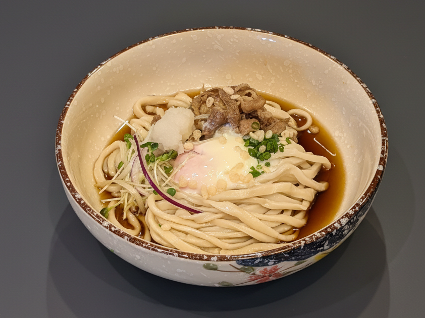 Mỳ udon bò với trứng onsen